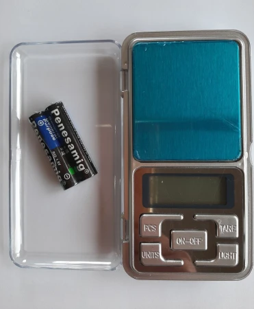 Waga - mała waga z dokładnością od 0,1 g do 100 g